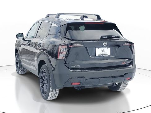 New 2026 Nissan Kicks SR image 3