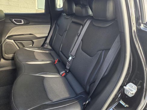 Used 2025 Jeep Compass Latitude image 24