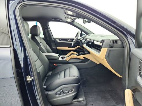 Used 2024 Porsche Cayenne image 14