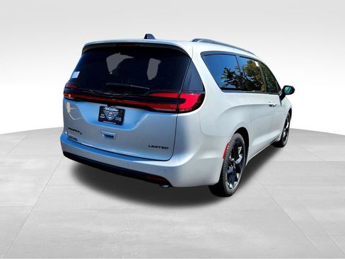 New 2026 Chrysler Pacifica Limited w/ Uconnect Theater Family Group image 7