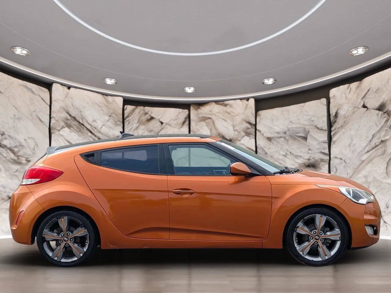 Used 2016 Hyundai Veloster w/ Option Group 03 FWD image 14