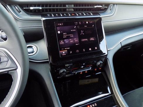New 2024 Jeep Grand Cherokee L Altitude AWD/4WD image 13