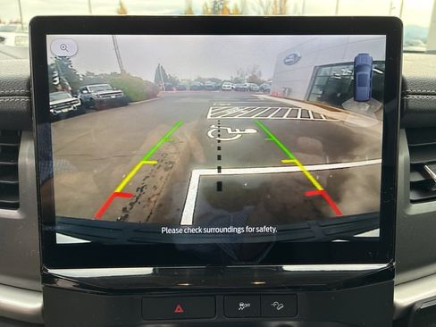 Used 2023 Ford Expedition XLT image 15