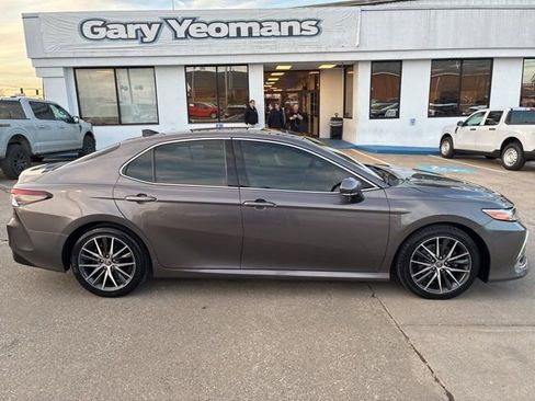 Used 2023 Toyota Camry XLE image 9