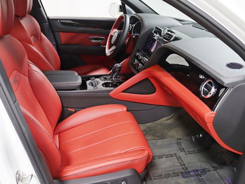 Used 2022 Bentley Bentayga image 39