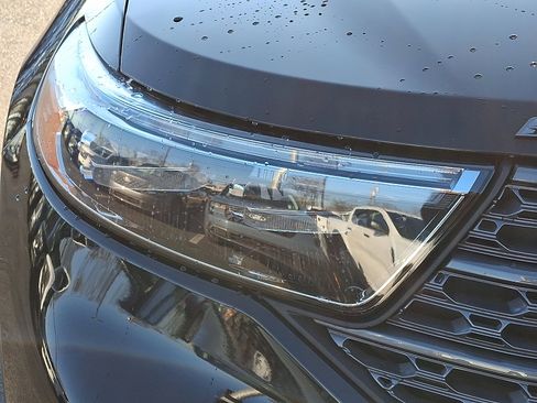 Certified 2022 Ford Explorer XLT w/ Equipment Group 202A image 9