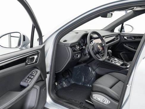 New 2025 Porsche Macan image 7