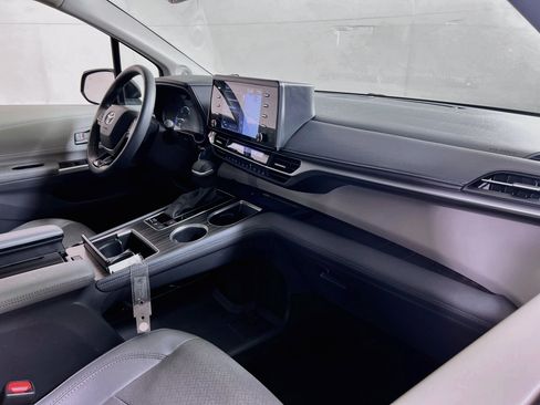 Used 2021 Toyota Sienna Limited AWD/4WD image 29