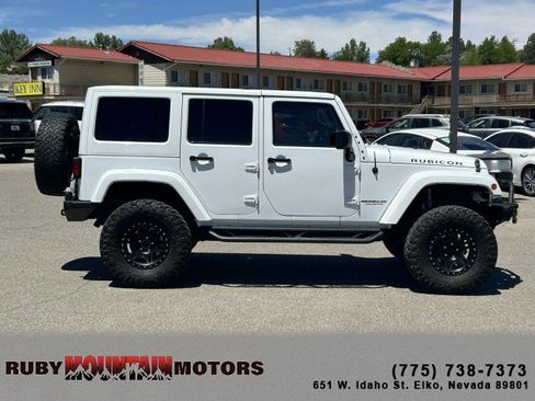 Used 2017 Jeep Wrangler Unlimited Rubicon w/ Connectivity Group AWD/4WD image 8