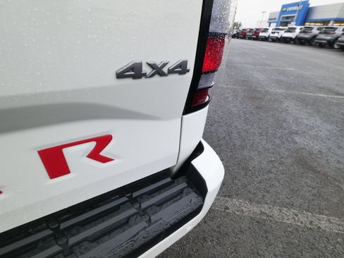 Used 2025 Nissan Frontier SV AWD/4WD image 9