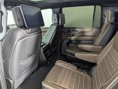 Used 2025 GMC Yukon XL Denali Ultimate AWD/4WD image 23
