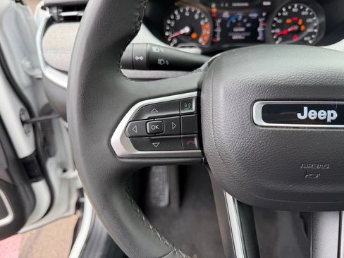 Used 2024 Jeep Compass Latitude AWD/4WD image 16
