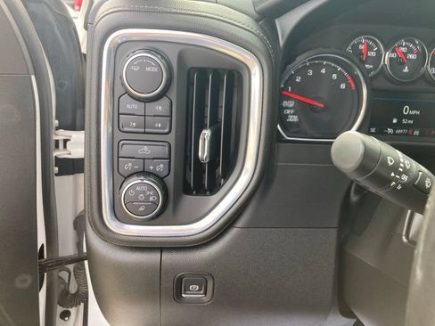 Used 2021 Chevrolet Silverado 1500 LT AWD/4WD image 19