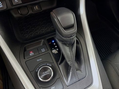 Used 2023 Toyota RAV4 XLE w/ Convenience Package image 18