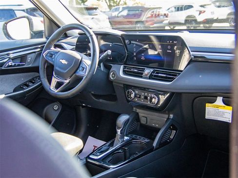 New 2025 Chevrolet TrailBlazer LT w/ Convenience Package image 17