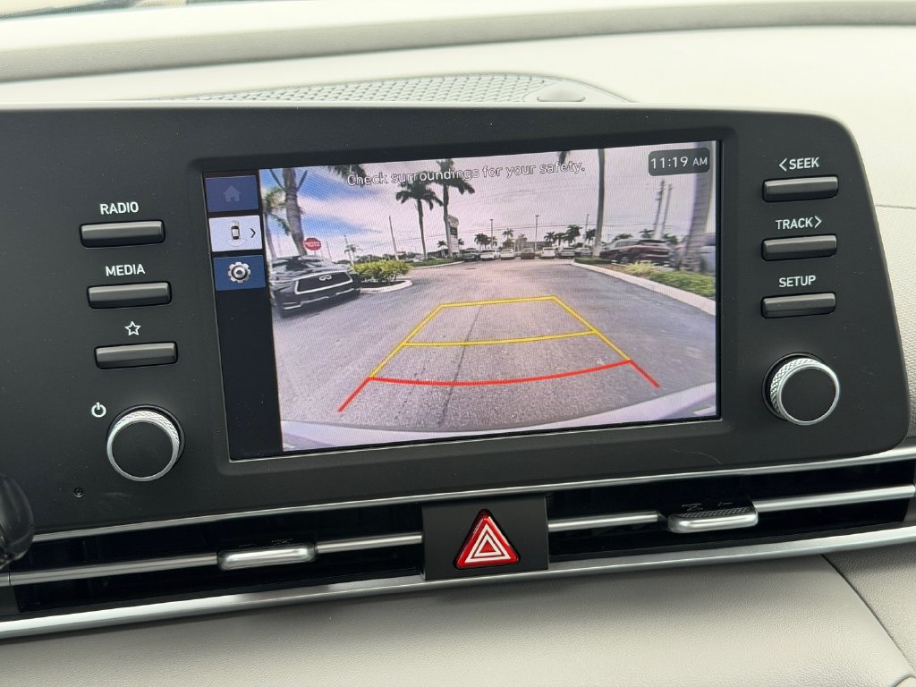 Used 2025 Hyundai Elantra SE FWD image 21