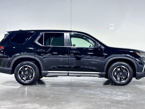 Used 2025 Honda Pilot EX-L image 8