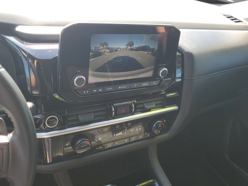 Used 2024 Nissan Pathfinder SV image 26