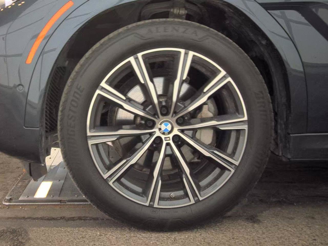 Used 2021 BMW X6 xDrive40i w/ M Sport Package AWD/4WD image 7