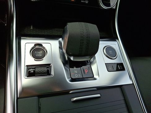 Certified 2024 Jaguar XF R-Dynamic SE image 15