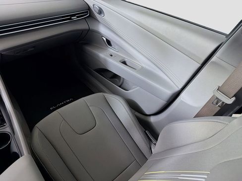 Used 2025 Hyundai Elantra Sport image 25