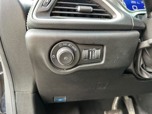 Used 2021 Chrysler Pacifica Touring-L w/ S Appearance Package image 33