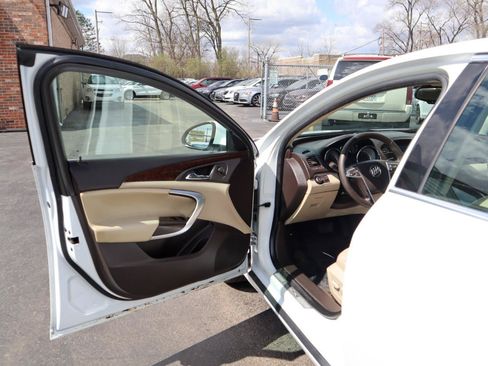 Used 2012 Buick Regal Leather FWD image 18