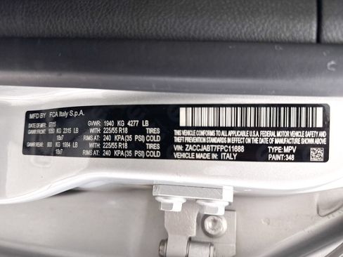 Used 2015 Jeep Renegade Latitude FWD image 33