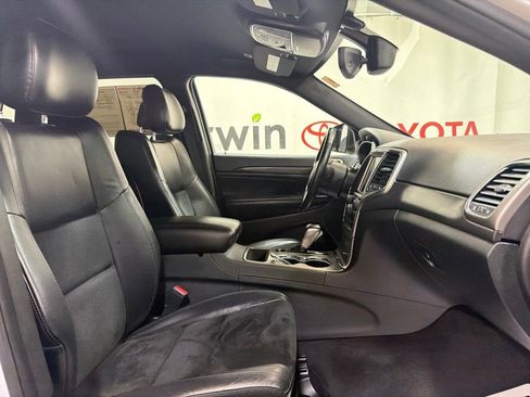 Used 2018 Jeep Grand Cherokee Altitude AWD/4WD image 10