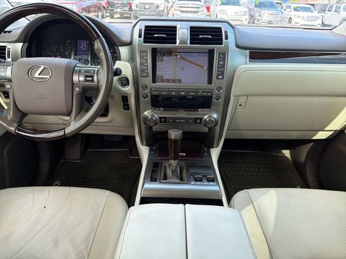 Used 2019 Lexus GX 460 Premium w/ Premium Package AWD/4WD image 9