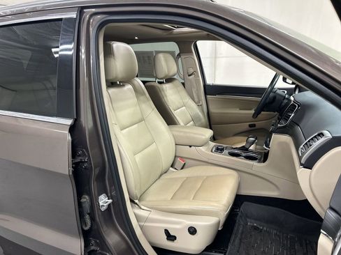 Used 2020 Jeep Grand Cherokee Limited AWD/4WD image 24