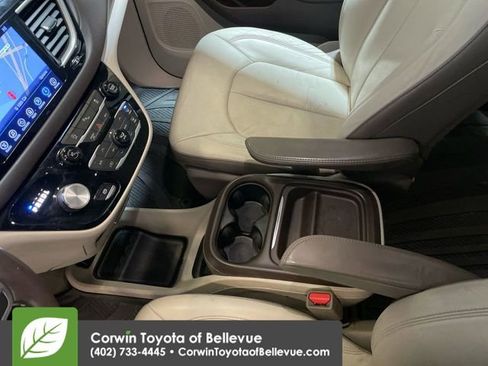 Used 2017 Chrysler Pacifica Touring-L image 17