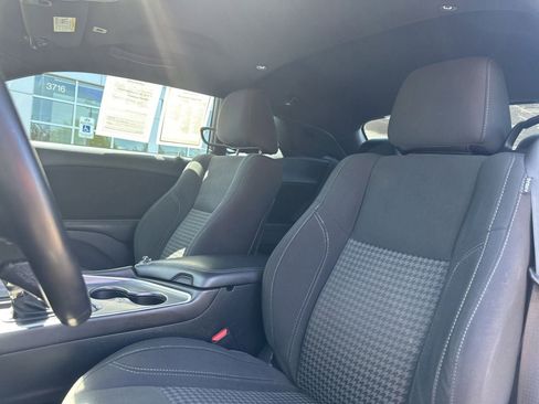 Used 2019 Dodge Challenger SXT w/ Driver Convenience Group RWD image 7