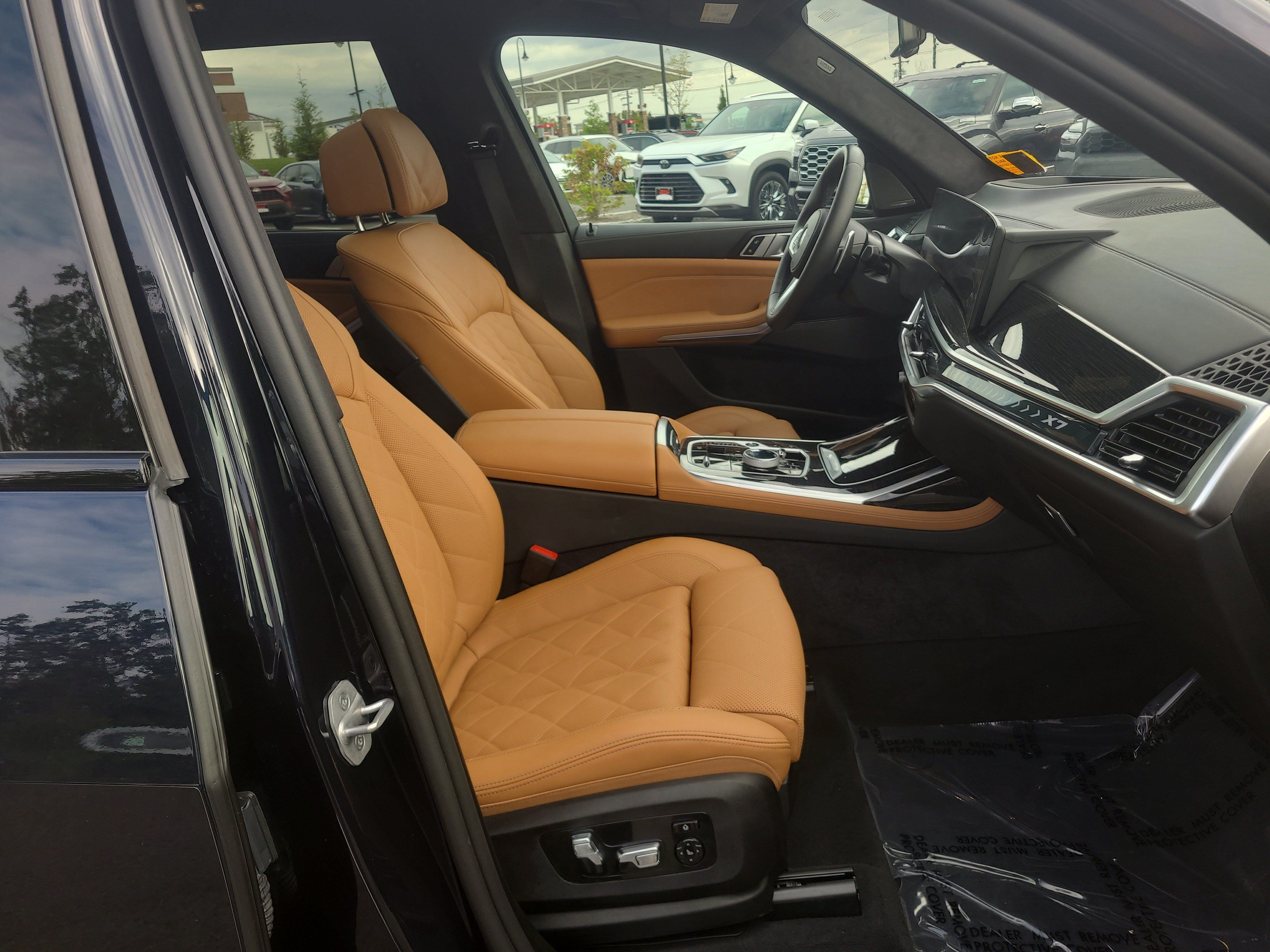 Used 2025 BMW X7 xDrive40i w/ M Sport Package AWD/4WD image 17