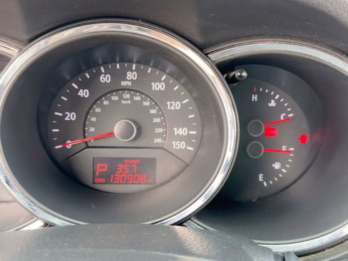 Used 2012 Kia Sorento LX image 18