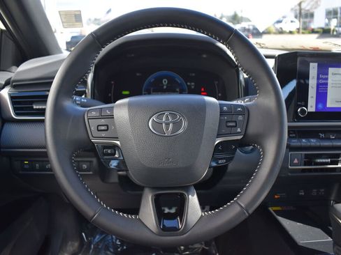 Certified 2025 Toyota Camry SE image 9