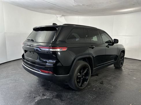 Used 2022 Jeep Grand Cherokee Altitude image 8