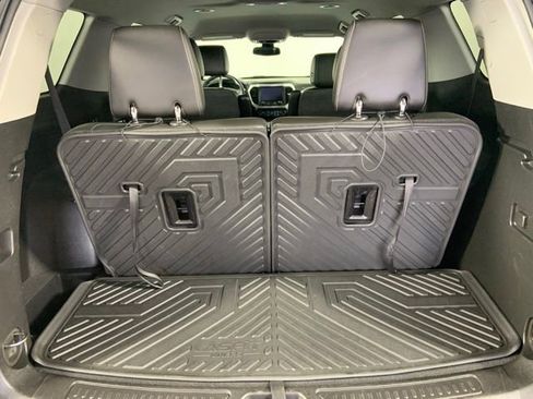 Used 2023 GMC Acadia SLT AWD/4WD image 10