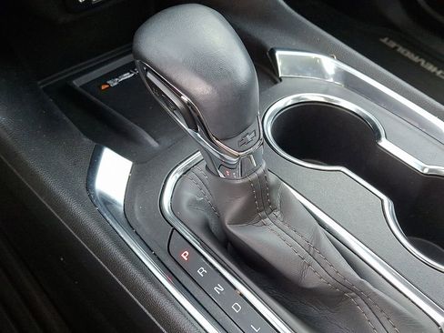 Used 2023 Chevrolet Traverse Premier image 16