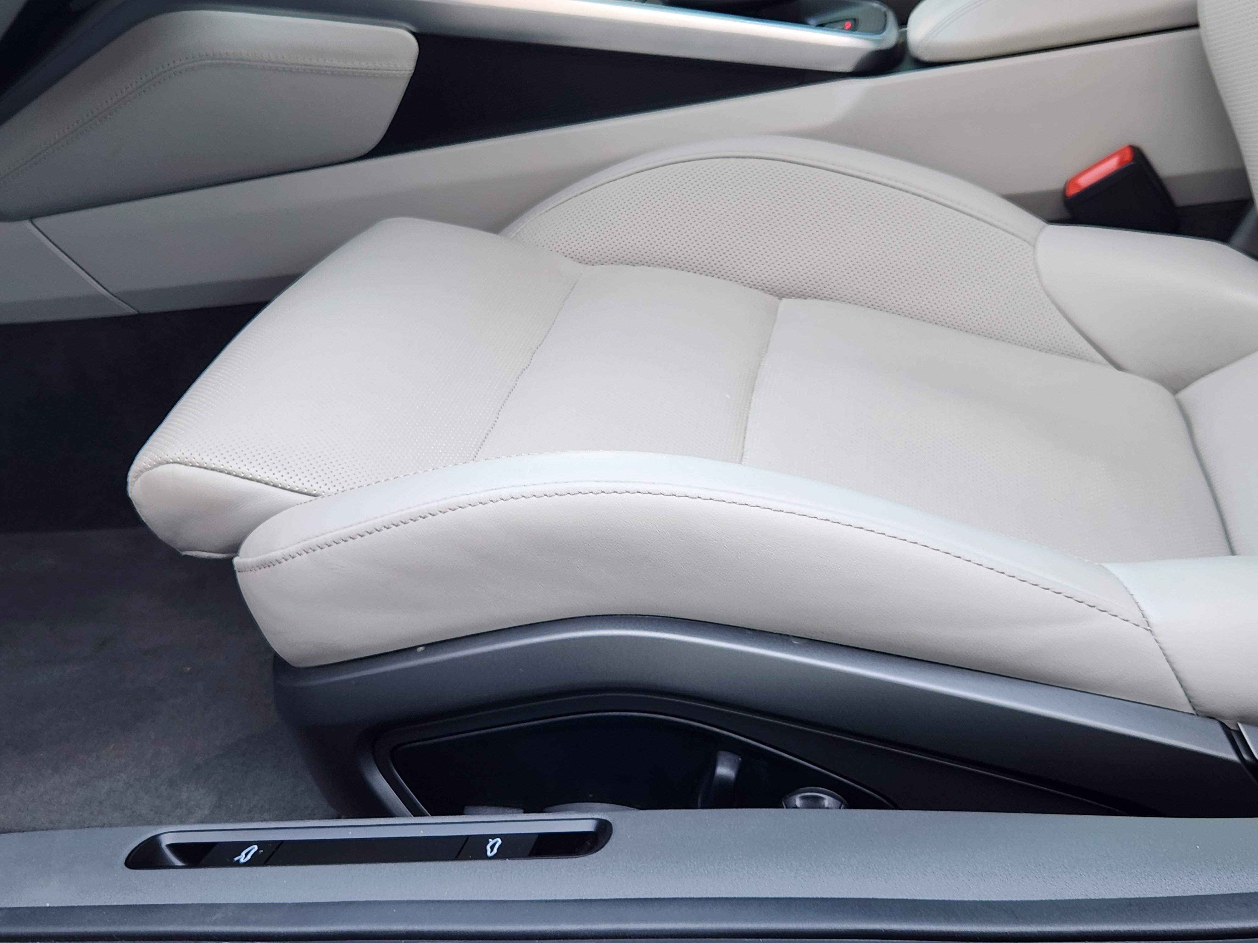 Certified 2024 Porsche 911 Carrera RWD image 31