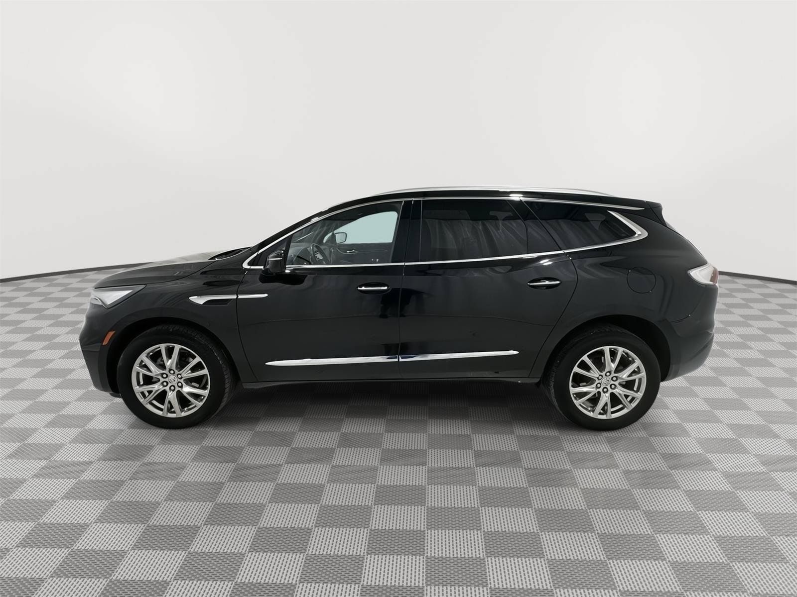 Used 2024 Buick Enclave Essence w/ Experience Buick Package AWD/4WD image 2