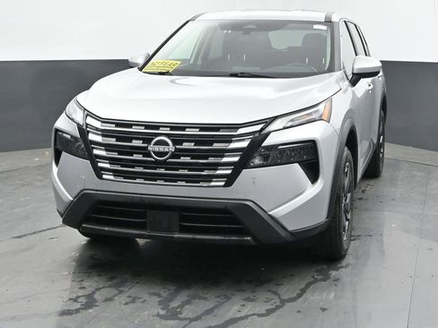 Used 2025 Nissan Rogue SV AWD/4WD image 4