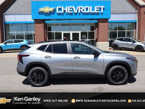 New 2026 Chevrolet Trax LT w/ Sunroof Package FWD image 1