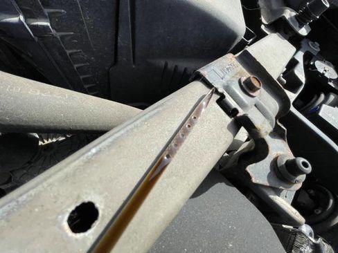 Used 2001 Pontiac Bonneville SE image 42