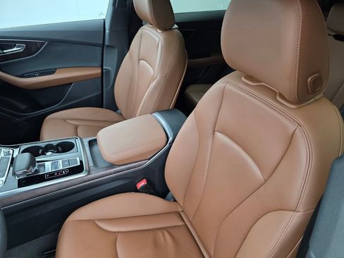 Used 2019 Audi Q8 Premium image 11