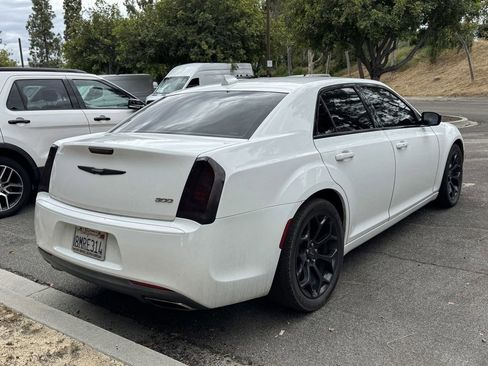 Used 2019 Chrysler 300 Touring w/ Sport Appearance Package RWD image 3