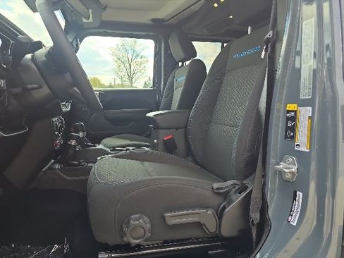 Used 2025 Jeep Wrangler Unlimited Rubicon 4xe w/ Safety Group AWD/4WD image 10
