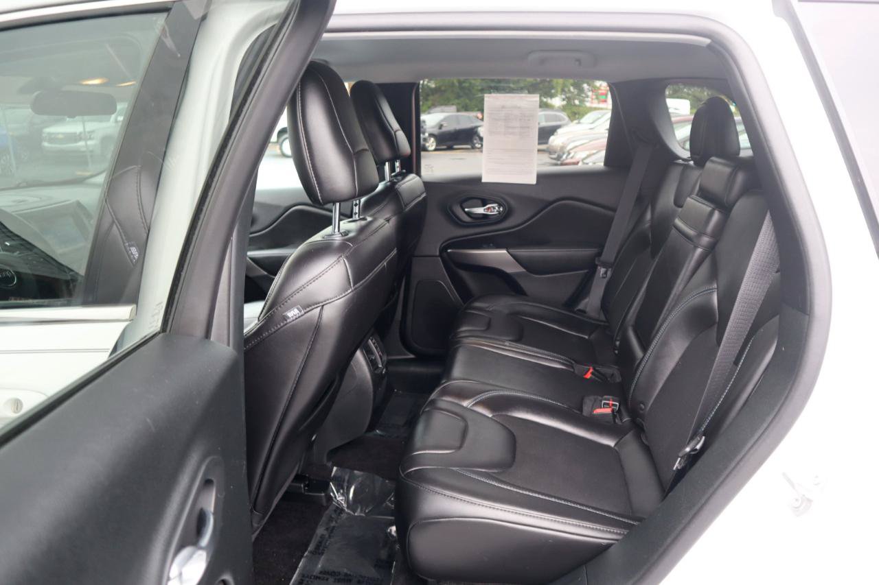 Used 2019 Jeep Cherokee Latitude Plus w/ Cold Weather Group FWD image 15