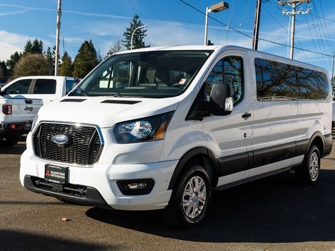 Used 2023 Ford Transit 350 XLT image 3