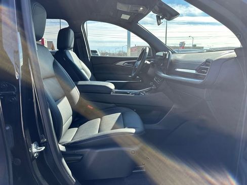 Used 2025 Chevrolet Traverse LT image 17